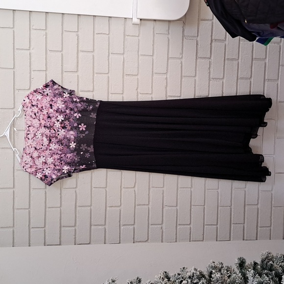 Beautiful Black/Pink Floral Short  Sleeve Maxi Dress. Size XL NWOT - Picture 6 of 7